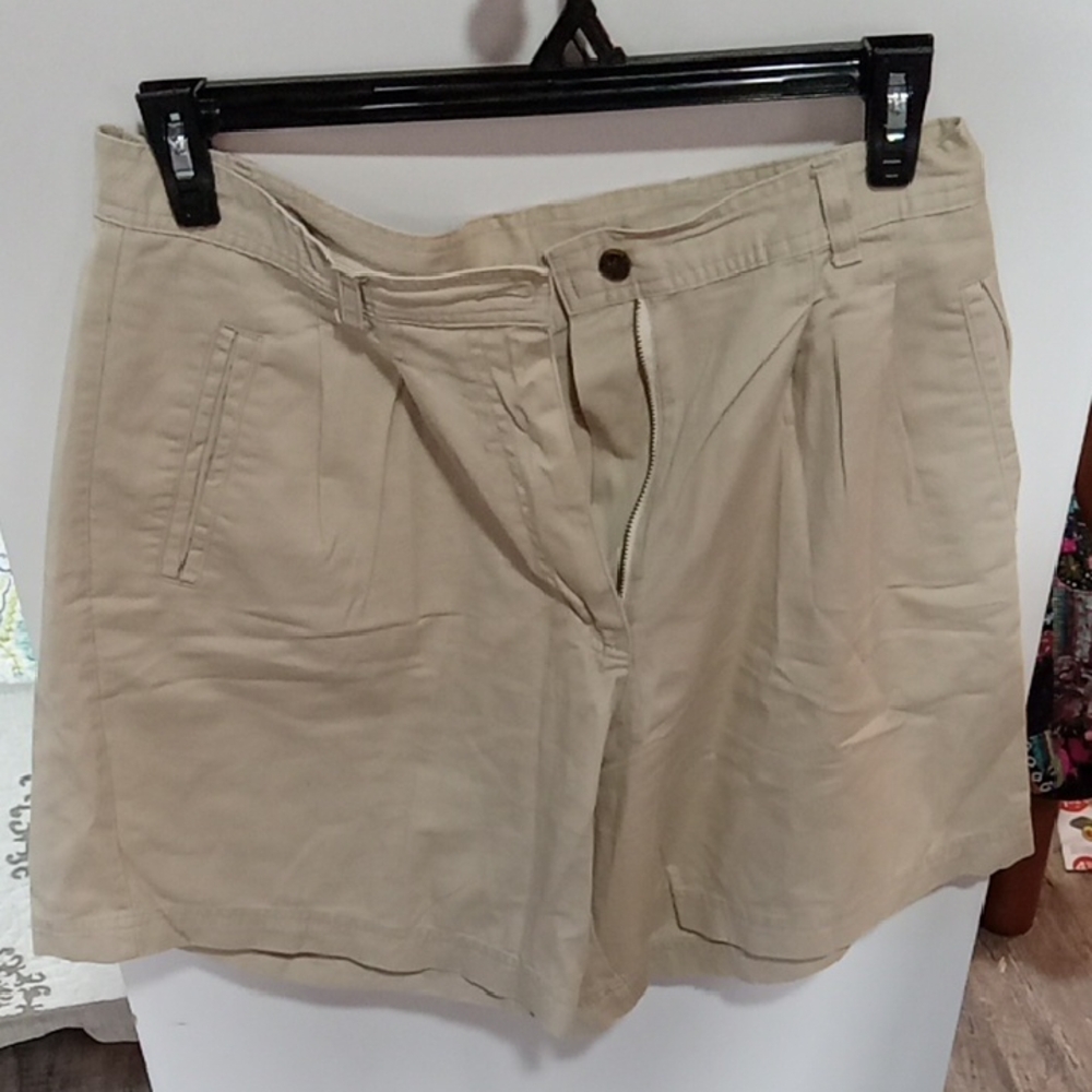 (512) Relativity Beige Pleated Bermuda Shorts